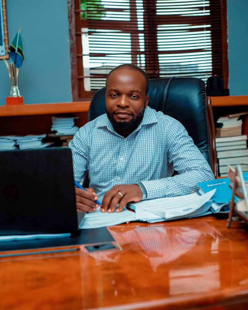 Dr Charles Mwansasu